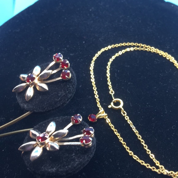 Vintage red rhinestone necklace, earrings - Picture 2 of 4